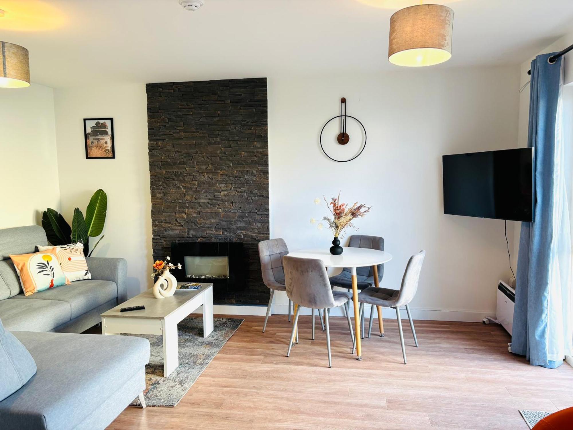 Seascape Bliss - My Joyful Coastal Retreat In Youghal's Heart - Family Friendly - Long Term Price Cuts Villa Youghal