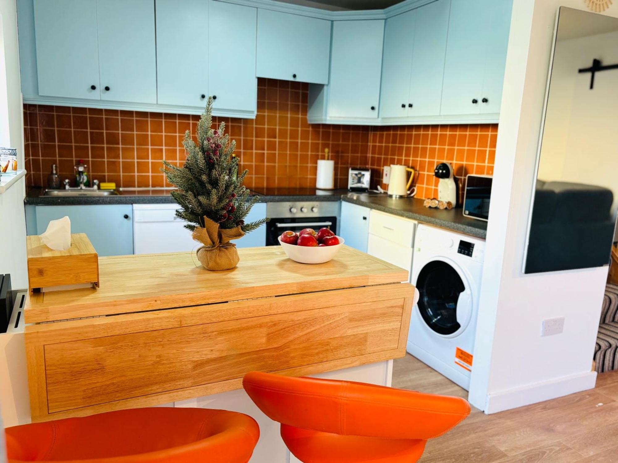 Seascape Bliss - My Joyful Coastal Retreat In Youghal's Heart - Family Friendly - Long Term Price Cuts