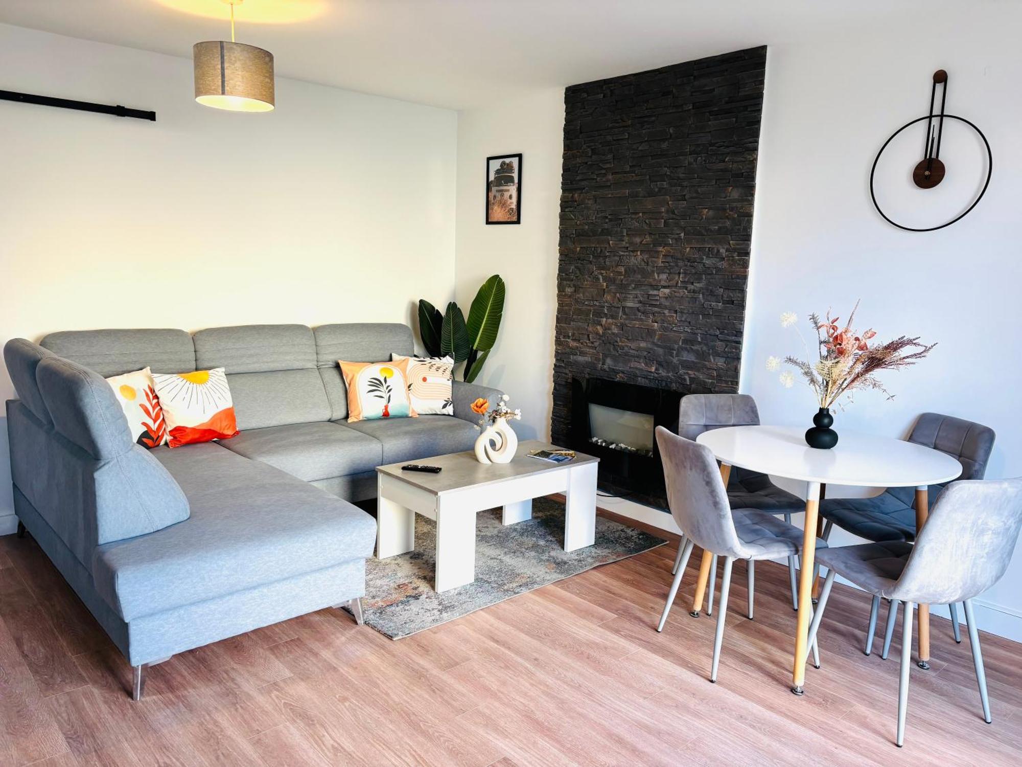 Seascape Bliss - My Joyful Coastal Retreat In Youghal's Heart - Family Friendly - Long Term Price Cuts *