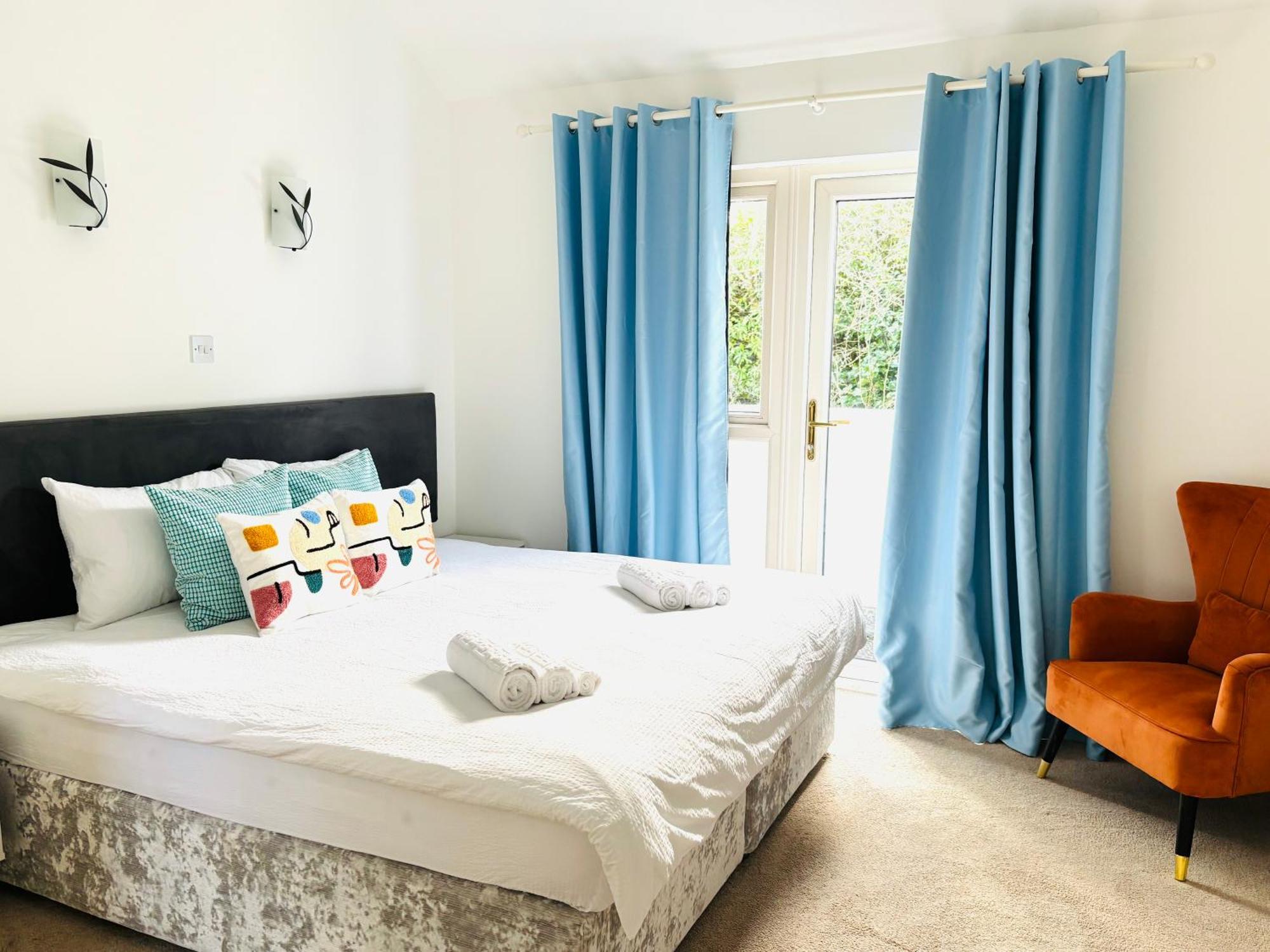 Seascape Bliss - My Joyful Coastal Retreat In Youghal's Heart - Family Friendly - Long Term Price Cuts